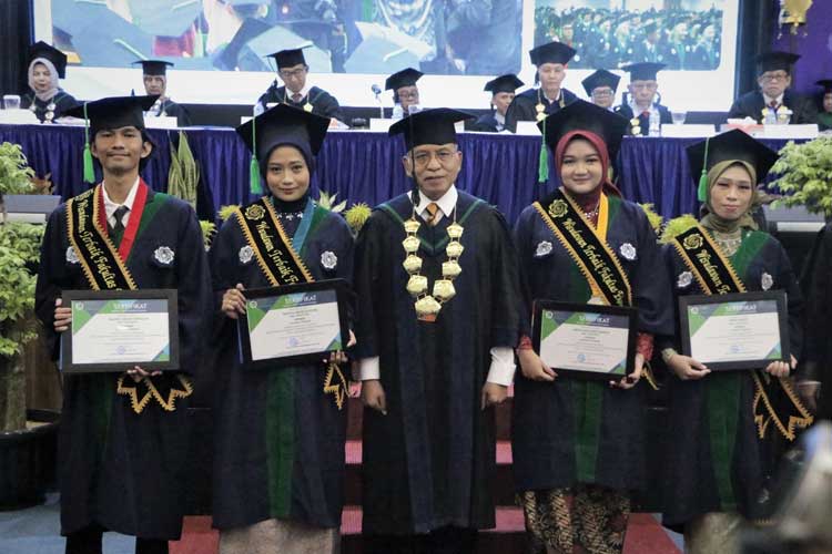 gelar-wisuda-ketujuh,-um-bandung-konsisten-cetak-lulusan-berkarakter-unggul-–-times-banyuwangi