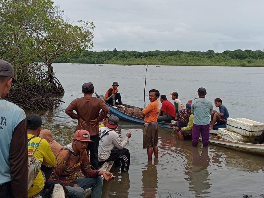 nelayan-hilang-saat-mencari-kerang-di-pantai-grajagan-usai-perahu-diterjang-anging-kencang
