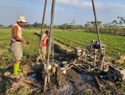 Tahun Baru, PLN UIP JBTB Serahkan Bantuan TJSL Revitalisasi Sumur Pengairan untuk Desa Majegan