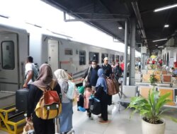 KAI Catat 2,5 Juta Penumpang Selama Libur Nataru, Tiket Kereta Api Masih Terus Diburu