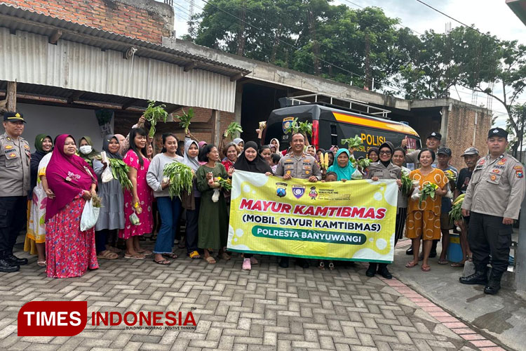 polisi-di-banyuwangi-edukasi-bahaya-judi-online-dengan-bagikan-sayur-–-times-banyuwangi
