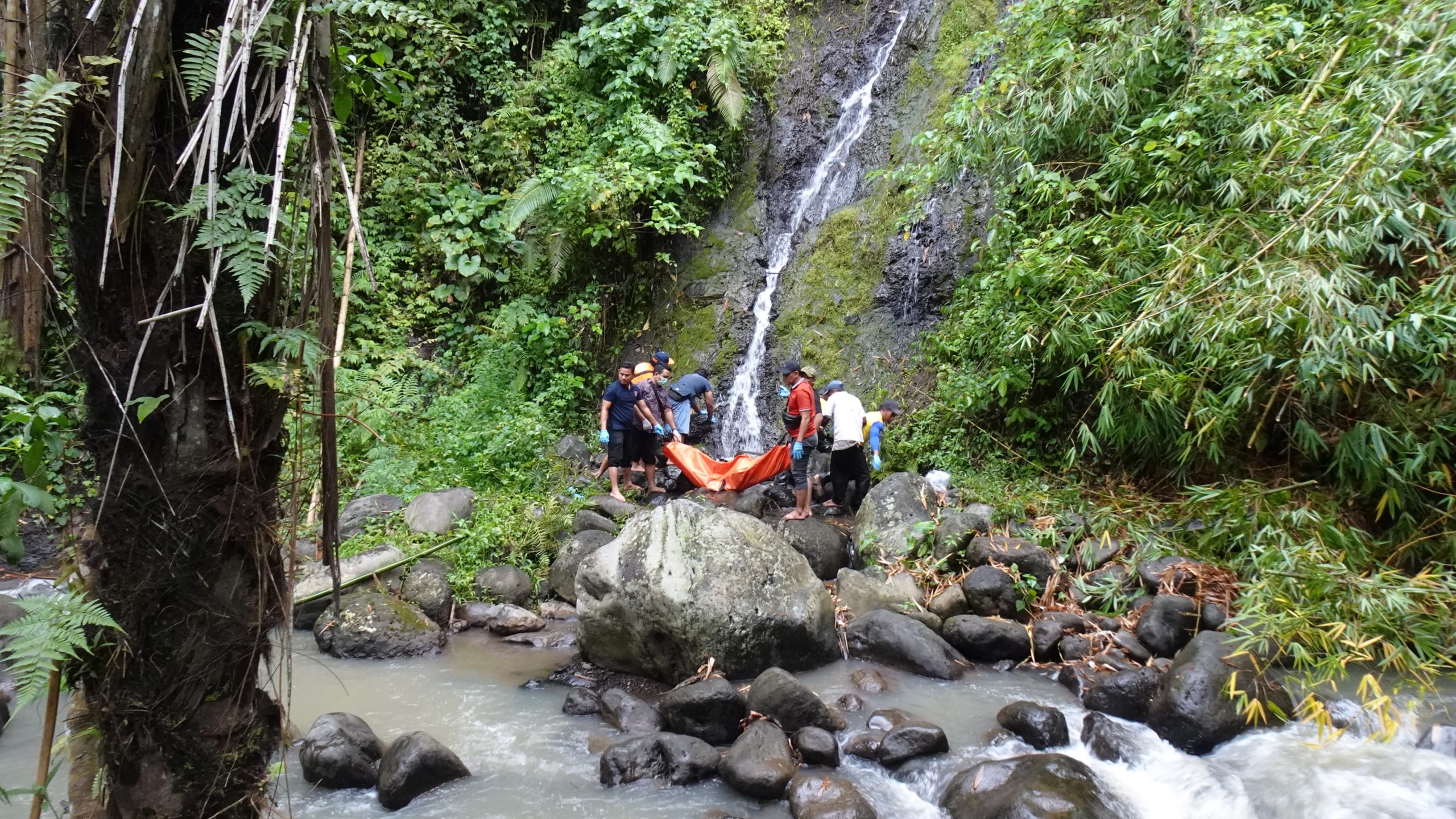 jasad-lansia-tanpa-identitas-ditemukan-di-sungai-licin-banyuwangi