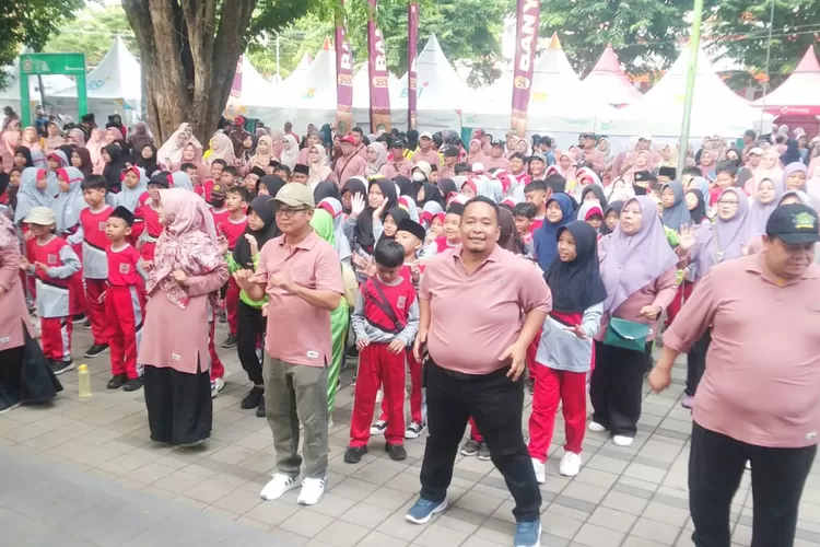 senam-moderasi-meriahkan-hari-amal-bhakti-ke-79-kemenag-di-banyuwangi