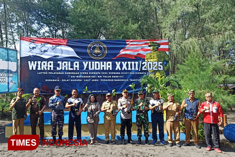 satgas-lattek-wjy-23-gelar-bakti-lingkungan-di-pantai-cemara-banyuwangi-–-times-banyuwangi