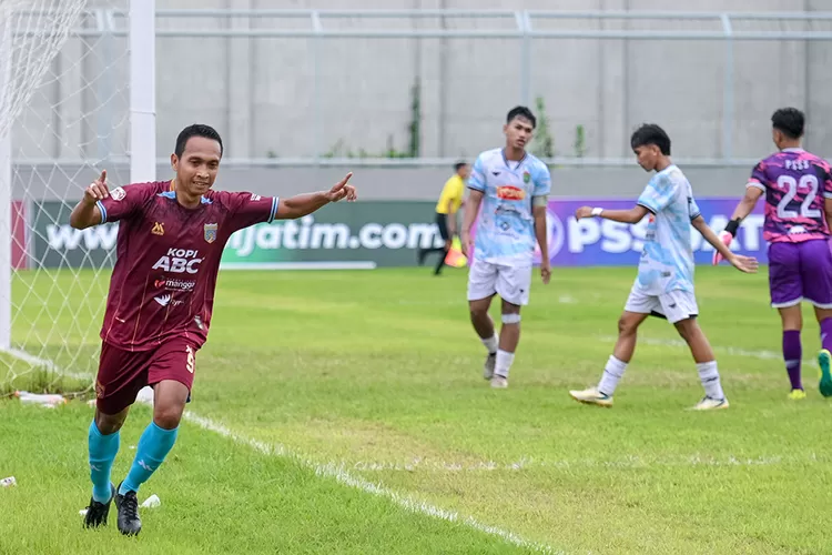 suguhkan-permainan-berkelas,-laskar-blambangan-bungkam-macan-baluran-4-0