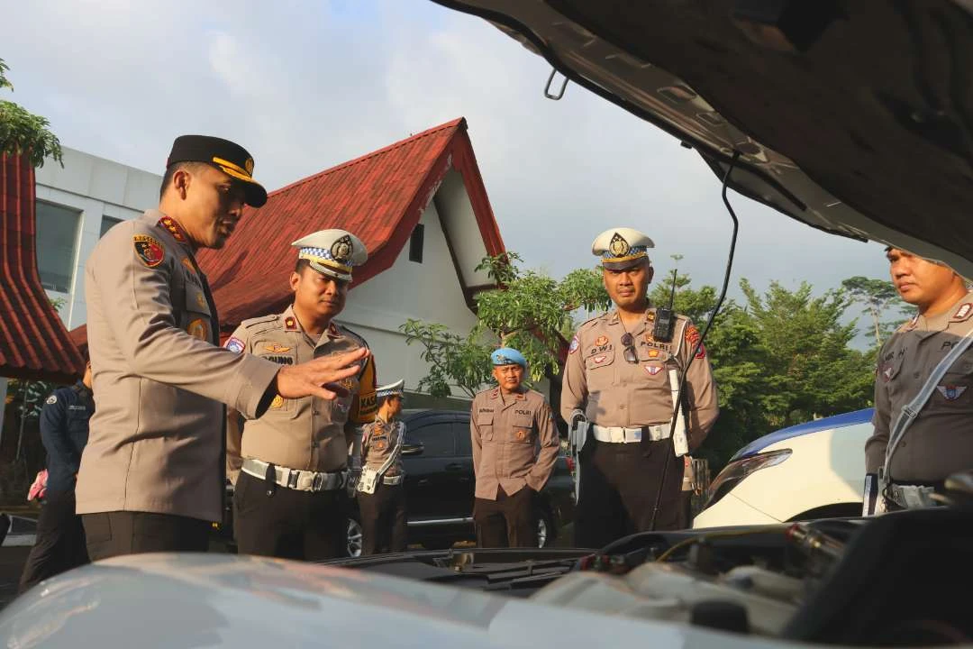 polresta-banyuwani-cek-kendaraan-dinas-dan-almatsus-untuk-pastikan-siap-layani-masyarakat