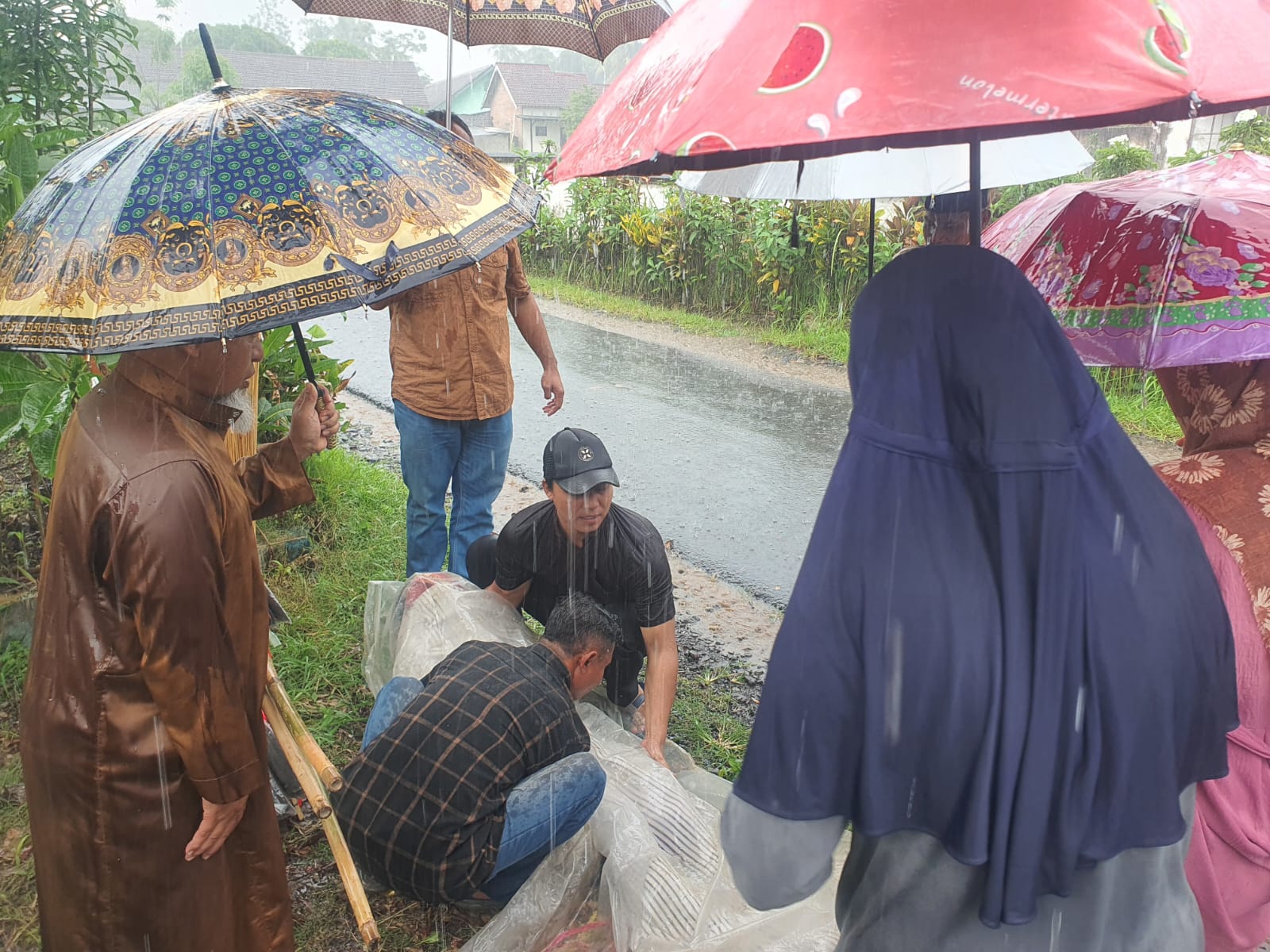 penjual-sapu-keliling-ditemukan-meninggal-di-selokan,-diduga-karena-kelelahan-dan-sakit-asma