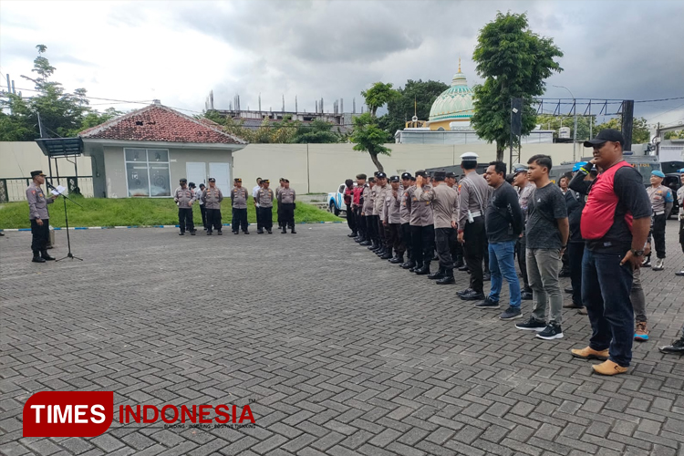 ratusan-personel-polresta-banyuwangi-jamin-persewangi-berlaga-tanpa-gangguan-–-times-banyuwangi