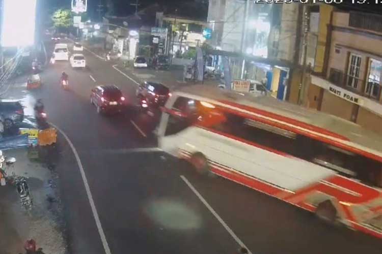 kecelakaan-maut-di-kota-batu,-tabrakan-bus-rem-blong-tewaskan-banyak-korban-–-times-banyuwangi