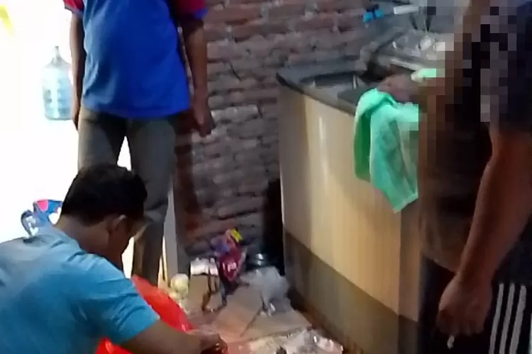 ciptakan-kondusivitas-wilayah,-polresta-banyuwangi-amankan-ribuan-botol-miras