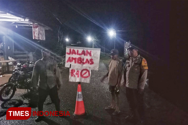 anggota-polres-pacitan-gerak-cepat-tangani-longsor-di-desa-ngunut-–-times-banyuwangi