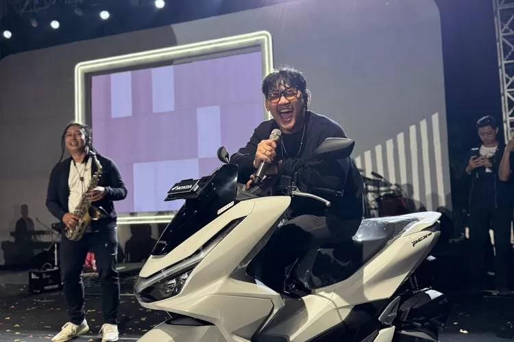 dimeriahkan-gildcoustic,-ribuan-warga-banyuwangi-ramaikan-launching-new-honda-pcx160