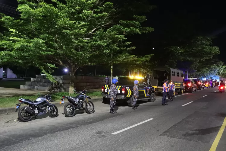 antisipasi-balap-liar-dan-kenakalan,-aparat-gabungan-dari-tni/polri-gelar-patroli-skala-besar