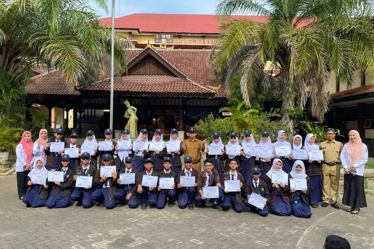 smpn-1-banyuwangi-raih-32-prestasi-akademik-dan-non-akademik-sepanjang-2024-–-radar-banyuwangi