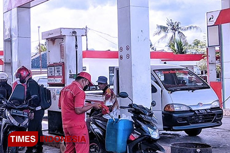 tegas,-disdagnaker-pacitan-melarang-aktivitas-‘mblandong’-bbm-bersubsidi-–-times-banyuwangi