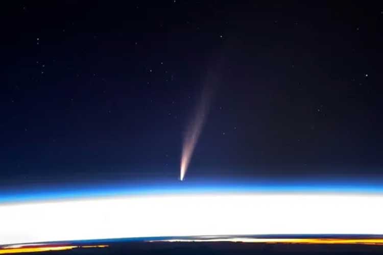 komet-langka-akan-terlihat-di-langit-untuk-pertama-kali-dalam-160-ribu-tahun-–-times-banyuwangi