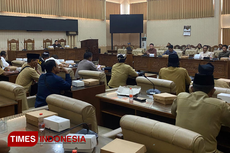 dprd-banyuwangi-desak-eksekutif-dan-polisi-berantas-miras-dan-minol-–-times-banyuwangi