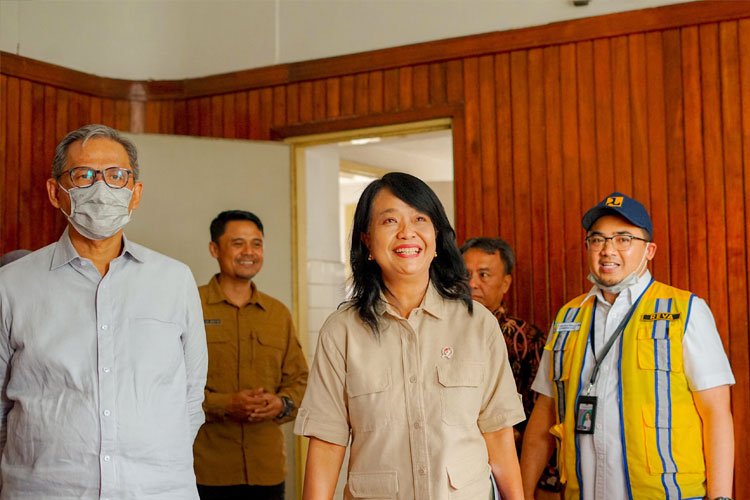 wamen-pu-dampingi-menlu-sugiono-tinjau-persiapan-revitalisasi-gedung-merdeka-–-times-banyuwangi