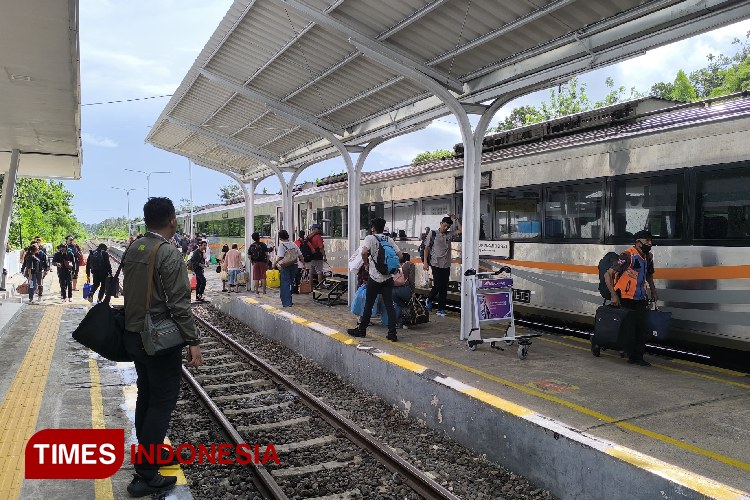 transportasi-kereta-api-sumbang-42-persen-kunjungan di-banyuwangi-–-times-banyuwangi