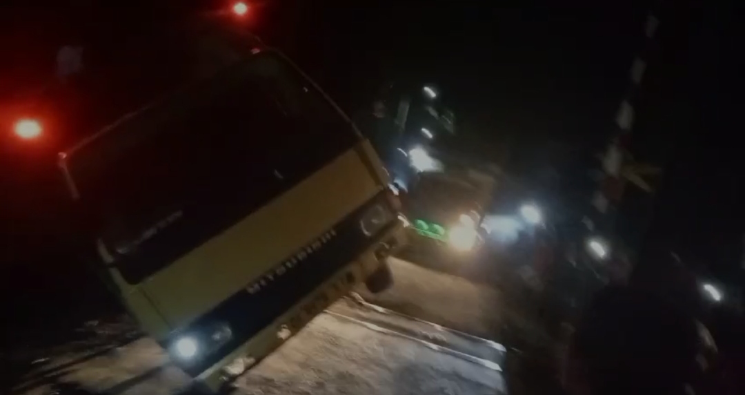 kecelakaan-kereta-api-dan-truk-di-jurang-jeru-kabat,-begini-kronologinya