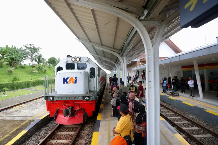 jadwal-perjalanan-ka-ijen-ekspres-banyuwangi-–-malang-pp,-stasiun-pemberhentian-mirip-tawangalun