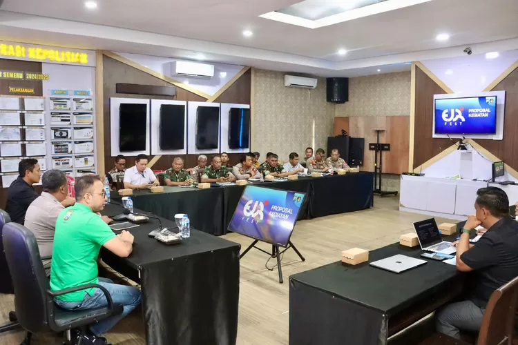 polresta-banyuwangi-gelar-rakor-pengamanan-east-java-running-fest-2025-di-pantai-marina-boom