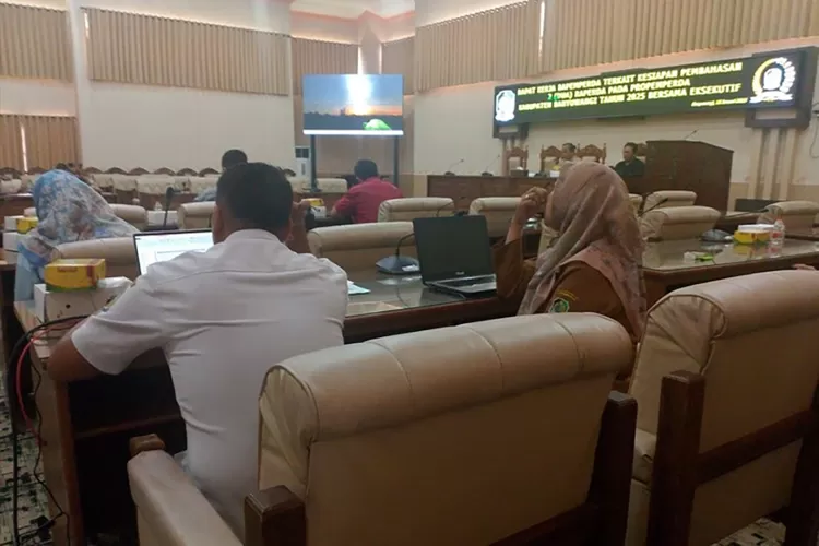 dprd-banyuwangi-minta-eksekutif-lengkapi-syarat-pembahasan-raperda