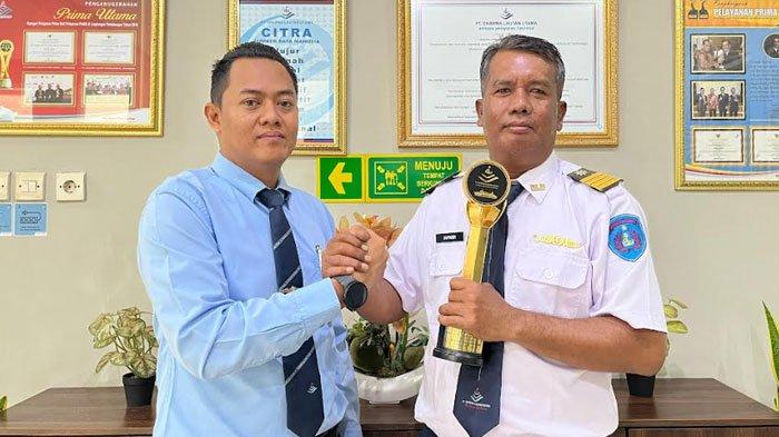 aksi-heroik-selamatkan-penumpang,-kru-kapal-dharma-ferry-1-dapat-penghargaan-–-tribunjatim.com