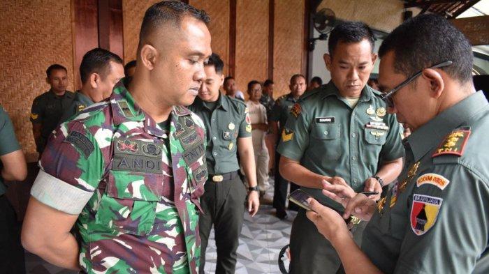 handphone-prajurit-tni-di-banyuwangi-dicek-mendadak,-antisipasi-judi-online-–-tribunjatim.com