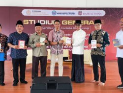 Direktur JP-RaBa Hibah 9 Buku Karyanya ke UI Cordoba Tegalsari Banyuwangi – Radar Banyuwangi