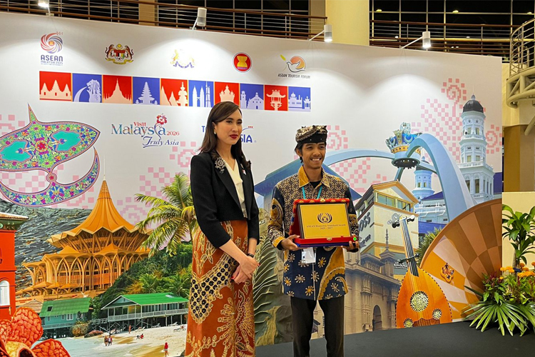 bupati-banyuwangi-apresiasi-desa-kemiren-raih-the-5th-asean-homestay-award-–-times-banyuwangi