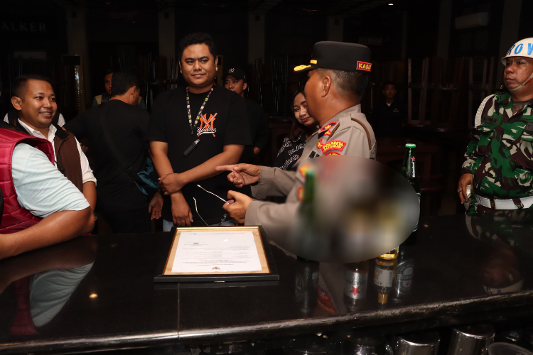 tempat-karaoke-di-banyuwangi-kedapatan-tak-miliki-izin-jual-minol-–-times-banyuwangi