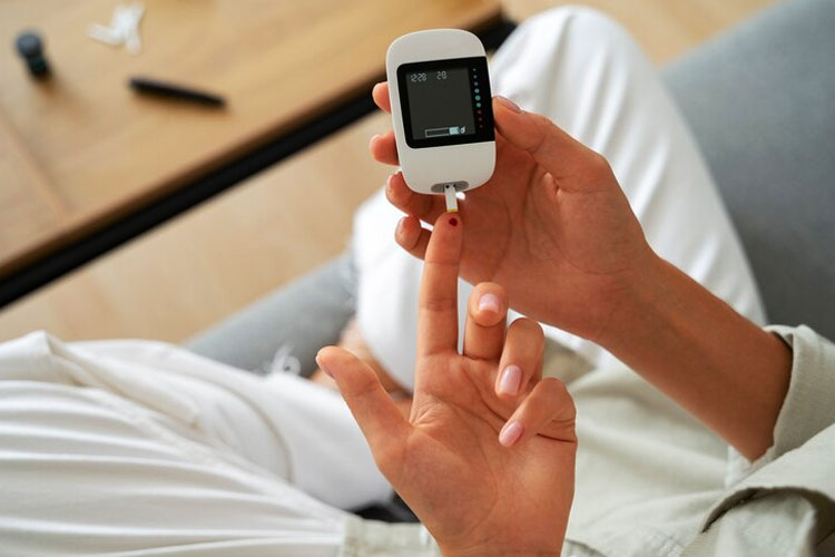 gejala-diabetes-di-usia-muda:-apa-yang-harus-kamu-tahu-untuk-hidup-sehat?-–-times-banyuwangi