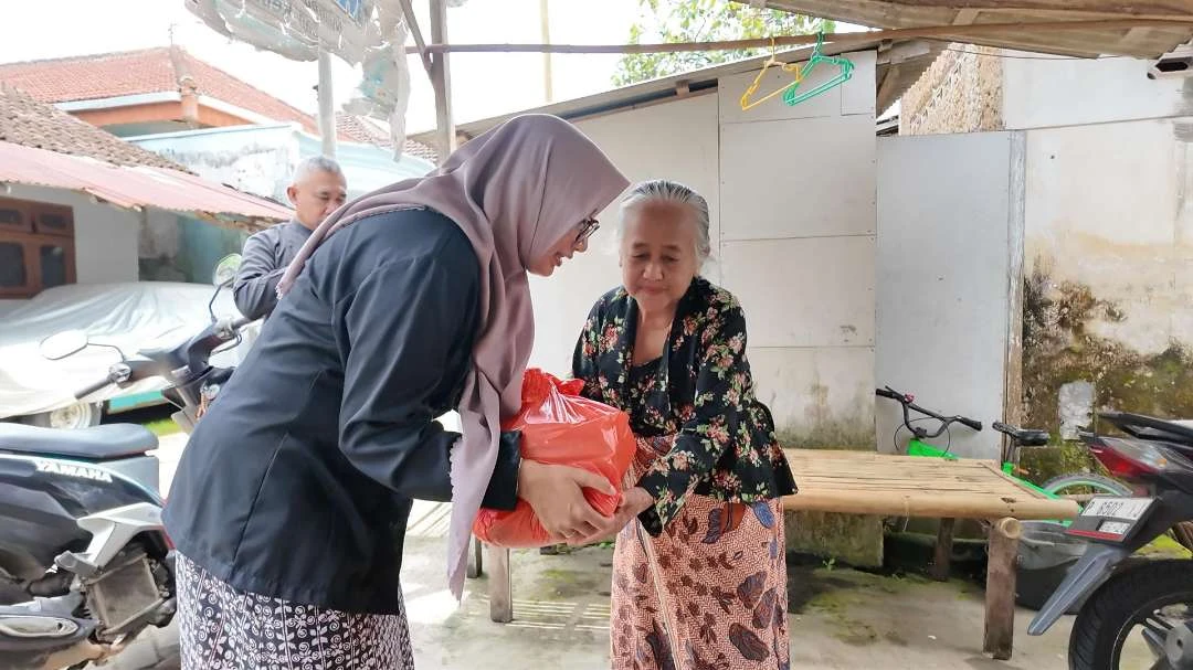 gerakan-banyuwangi-berbagi,-salah-satu-cara-atasi-masalah-kemiskinan