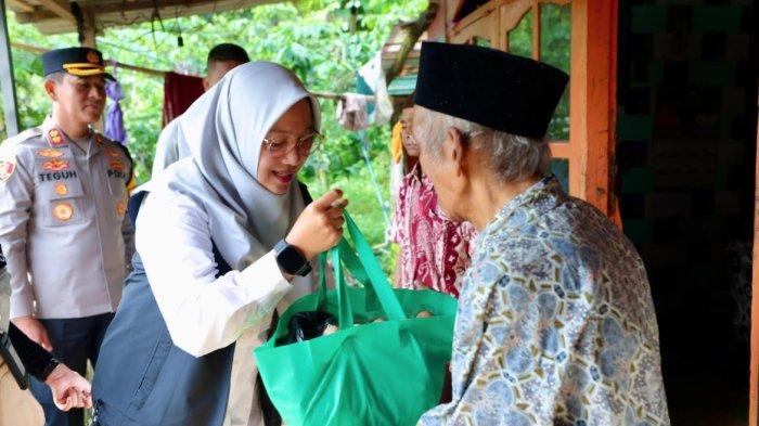 serentak,-gerakan-banyuwangi-berbagi-sasar-seluruh-warga-prasejahtera-–-tribunjatim.com