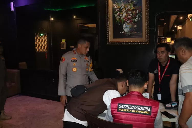 dipimpin-kapolresta-banyuwangi,-tim-gabungan-razia-tempat-karaoke
