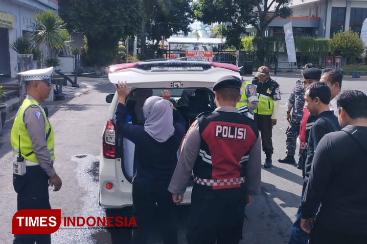 libur-isra’-miraj-dan-imlek,-polresta-banyuwangi-jaga-ketat-pelabuhan-ketapang-–-times-banyuwangi
