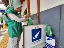 Cuaca Hujan, KAI Sediakan Pengering Payung di Sejumlah Stasiun Utama