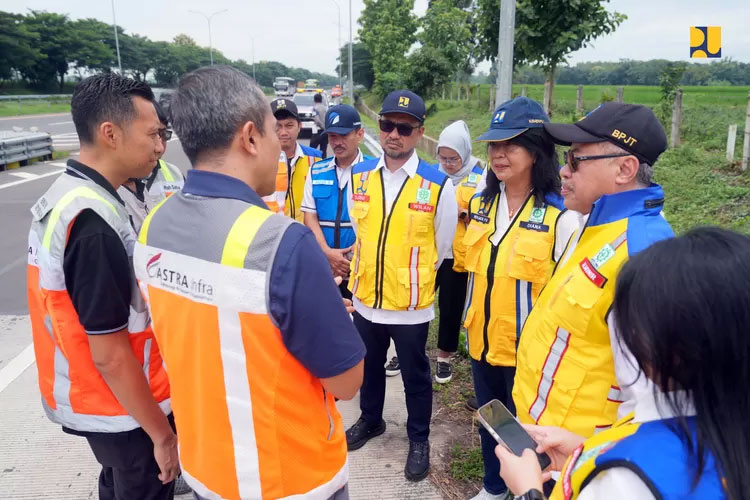wamen-pu-soroti-kerusakan-jalan-tol-cipali-akibat-curah-hujan-ekstrem-–-times-banyuwangi