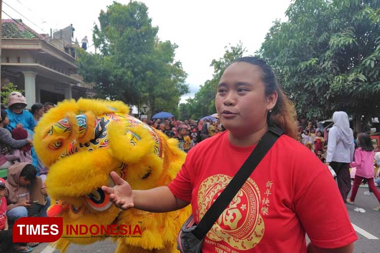 meriahkan-imlek-2025,-warga-ngawi-gelar-pertunjukan-barongsai-gratis-–-times-banyuwangi
