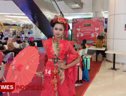 Serunya Umbrella Painting 2025 Bernuansa Imlek di Lippo Plaza Jember – TIMES Banyuwangi