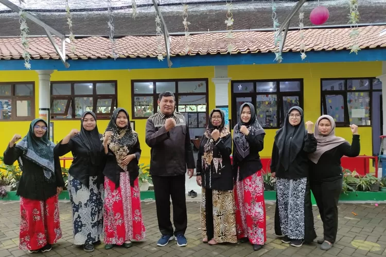 tk-paling-ujung-utara-daftarkan-semua-siswa-ikut-lomba-kolase-koran