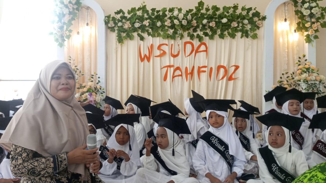 mi-darun-najah-ii-tukangkayu-menggelar-wisuda-tahfidz-angkatan-iv
