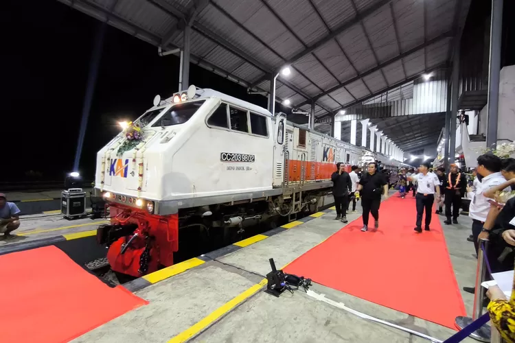 awal-februari-kai-luncurkan-5-kereta-api-baru,-di-banyuwangi-ada-ka-ijen-ekspes