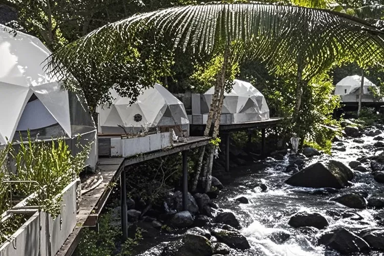 mengenal-lintang-luku,-kamar-hotel-berwujud-tenda-di-tepi-sungai