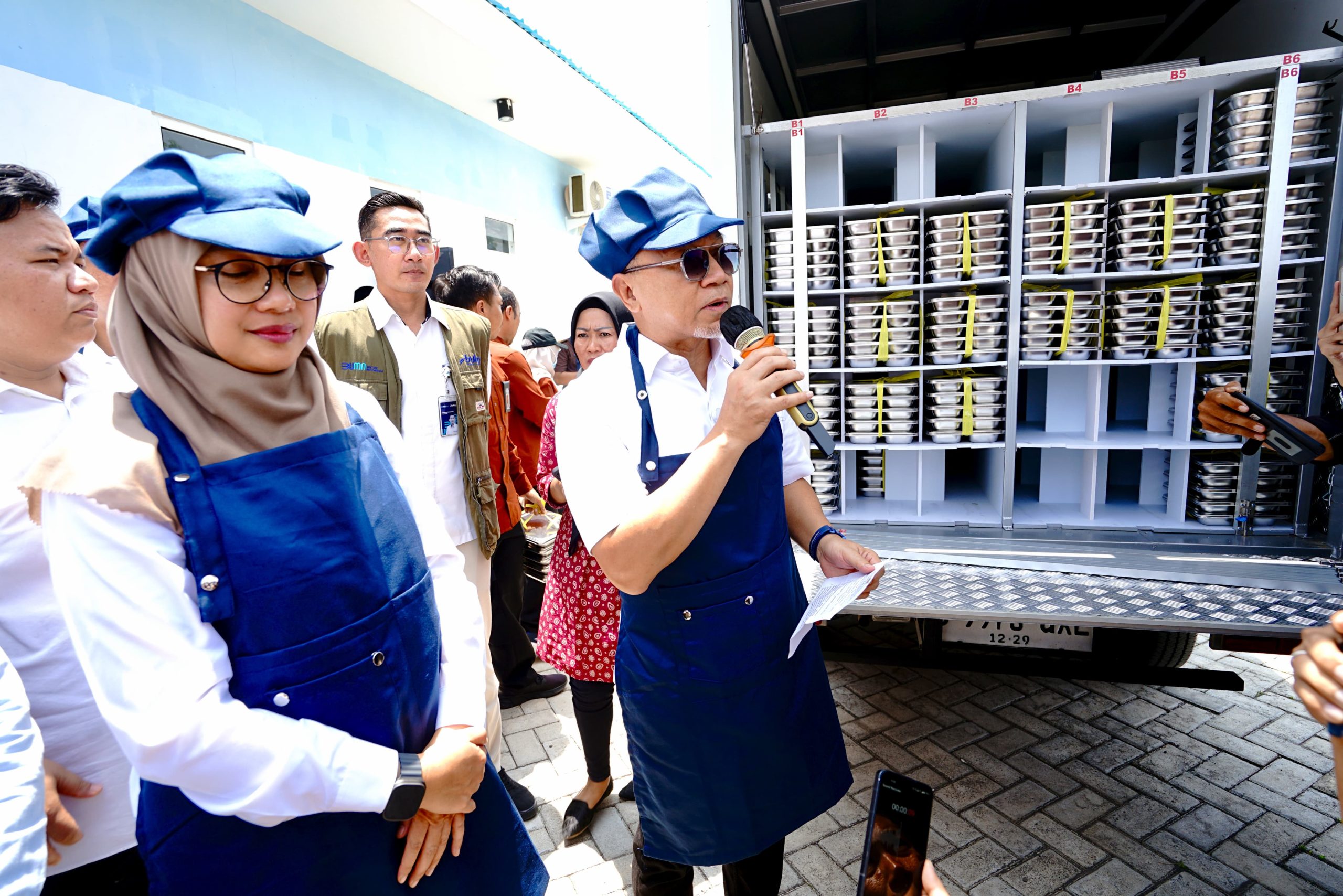 tinjau-dapur-makan-bergizi-gratis-di-banyuwangi,-menko-pangan-:-ini-keren