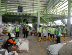 Menko Bidang Pangan Zulhas Kunjungi Pengolahan Sampah Banyuwangi, Tinjau Ekonomi Sirkular
