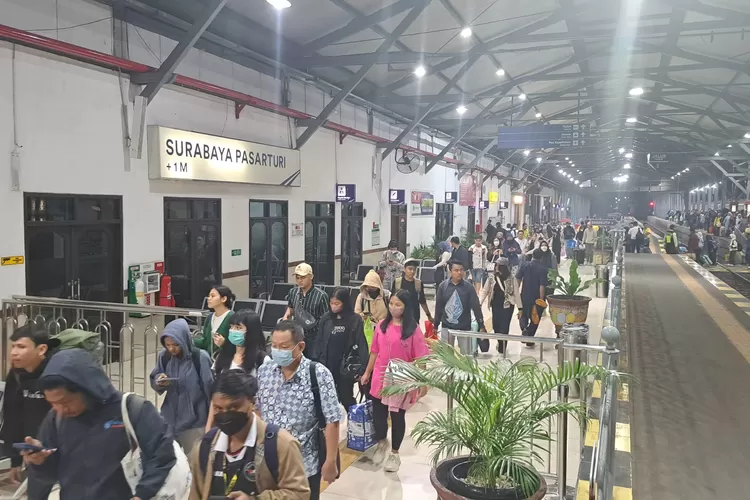 jalur-kereta-api-lintas-utara-kembali-normal,-perjalanan-dari-surabaya-pasar-turi-kembali-lancar