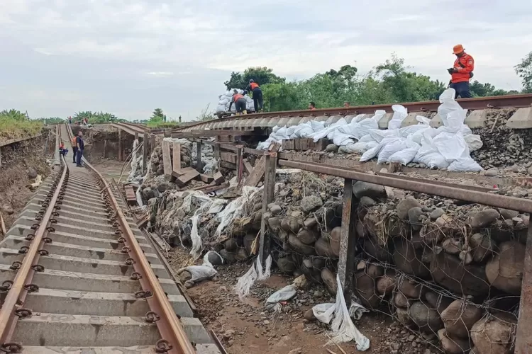 jalur-kereta-api-grobogan-kembali-pulih,-uji-coba-terus-dilakukan