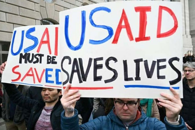 donal-trump-tutup-usaid,-ribuan-pekerja-dari-seluruh-dunia-dipulangkan-ke-as-–-times-banyuwangi